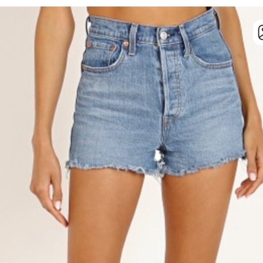 Levi’s Ribcage Distresses Jean Shorts (medium blue)